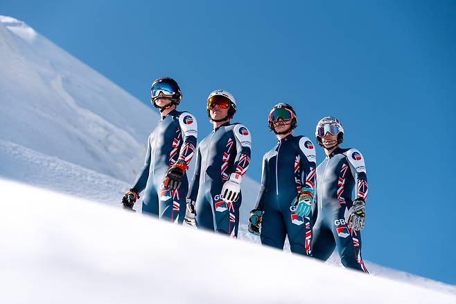 퓨잡은 스키복을 비롯한 여러가지 옷과 액세서리를 만들며 현재는 하이엔드 라이프스타일 브랜드로 성장했다. [사진 퓨잡]