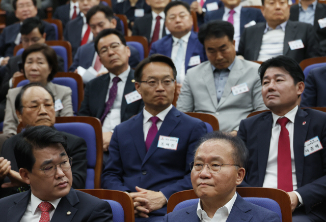 ▲ 국민의힘 윤재옥 원내대표 겸 당 대표 권한대행이 19일 국회에서 열린 원외조직위원장 간담회에서 굳은 표정을 하고 있다.연합뉴스