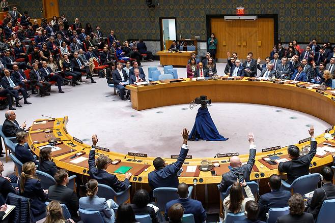 Members of the Security Council vote on a resolution regarding Palestinian U.N. membership during a Security Council at UN headquarters in New York City, New York, Thursday. (Reuters)