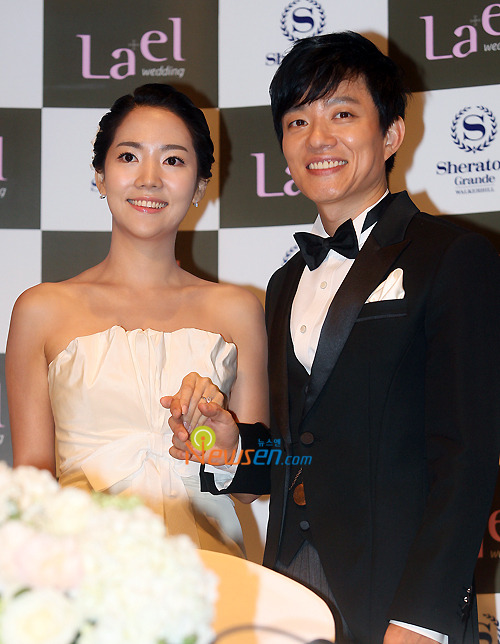 2010년 14세 나이차를 극복하고 결혼한 이범수 이윤진(뉴스엔 DB)