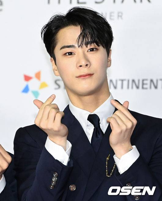 [OSEN=조은정 기자] 2일 오후 서울 강서구 KBS 아레나홀에서 2021 아시아 아트스트 어워즈(2021 Asia Artist Awards, 2021 AAA) 레드카펫 행사가 열렸다. 아스트로 문빈이 포즈를 취하고 있다. 2021.12.02 /cej@osen.co.kr