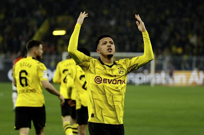 번 자신의 눈 밖에 난 선수는 절대로 받아들이지 않는다. 에릭 텐 하흐 맨체스터 유나이티드 감독의 '뒤끝'은 누구도 말릴 수 없다. 분데스리가 도르트문트로 임대보낸 제이든 산초의 활약에 극찬하는 말을 했는데, 결국에는 '돌려까기'나 마찬가지였다. 복귀 가능성에 대한 질문 자체를 거부했기 때문이다.

<저작권자(c) 연합뉴스, 무단 전재-재배포, AI 학습 및 활용 금지>