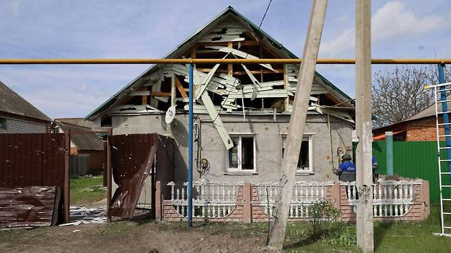 20일(현지시간) 우크라이나 공습에 무너진 러시아 벨고로드 민가 [연합뉴스 제공]