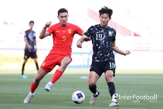 [사진= 게티 이미지]&nbsp;황선홍 감독이 이끄는 대한민국 축구 올림픽 국가대표팀은 19일 오후 10시(한국시간) 카타르 도하에 위치한 압둘라 빈 칼리파 스타디움에서 열린 2024 아시아축구연맹(AFC) 23세 이하(U-23) 아시안컵 조별리그 B조 2차전에서 중국에 2-0으로 승리했다.