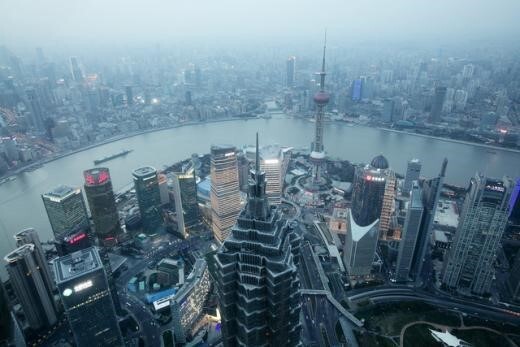 고층빌딩으로 가득한 중국 상하이 푸동 금융지구의 모습. 블룸버그