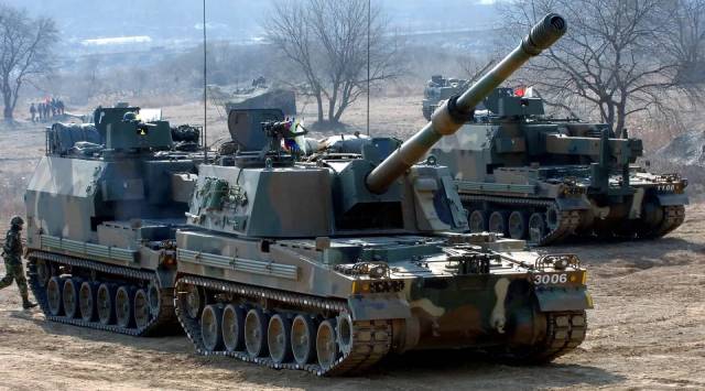 K-10의 탄약 보급 모습. 사진 제공=국방일보