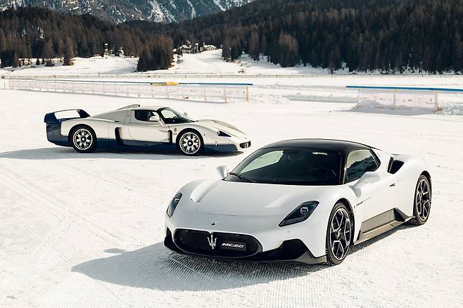 마세라티 MC12와 MC20