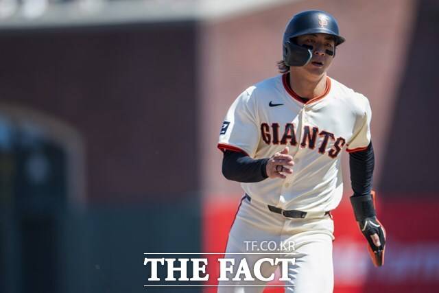 이정후는 빠른 발을 이용해 병살을 막고 2루타를 기록하는 등 '호타 준족'의 면모을 유감없이 보여주고 있다./샌프란시스코=AP,뉴시스