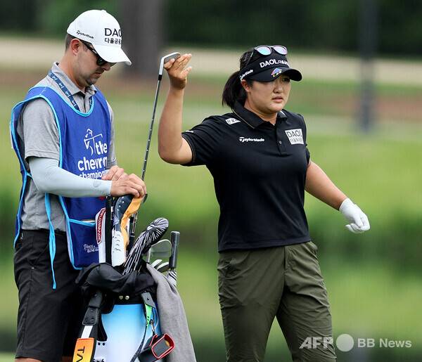 미국여자프로골프(LPGA) 투어 2024시즌 첫 메이저 대회 셰브론 챔피언십 우승 경쟁에 뛰어든 유해란 프로가 3라운드 잔여 홀에서 경기하는 모습이다. 사진제공=ⓒAFPBBNews = News1