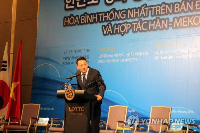 비슷한 문제로 외교부로부터 '해임'처분을 받은 김도현 전 주베트남대사. 그는 해임 처분이 부당하다며 소송을 제기했으나 파기환송심은 기업으로부터 호텔 숙박을 무료로 제공받은 것은 부정청탁금지법 위반으로 봐야 한다며 외교부의 처분이 정당하다고 판단했다. 연합뉴스