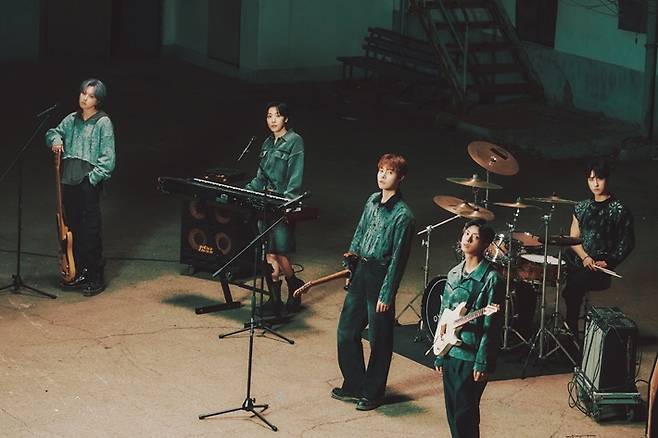 밴드 원위가 지난 15일 오전 서울 광진구의 한 카페에서 새 앨범 '플래닛 나인 : 아이소트로피' 발매 라운드 인터뷰를 열었다. RBW 제공