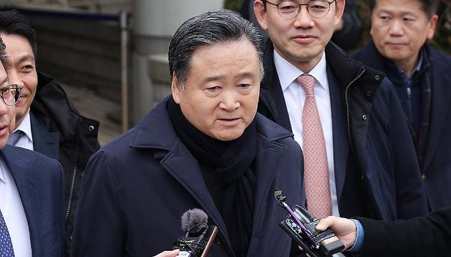 증여세를 회피하려 계열사 주식을 저가에 팔도록 지시한 혐의로 기소된 허영인 SPC그룹 회장. 연합뉴스