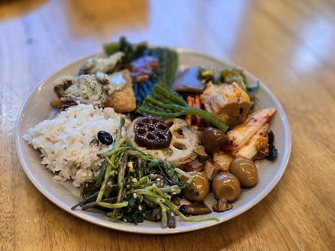 용진농협 로컬식탁 황금연못.