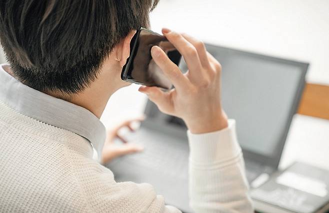 딥보이스 기술은 샘플 데이터를 학습해 대상자의 목소리를 완벽에 아깝게 모방할 수 있다.[사진=게티이미지뱅크]