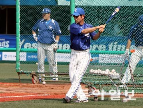 김용국 위원의 삼성 코치 시절 모습. 김 위원은 3루수로서 최고의 수비 실력을 뽐냈다. 동아일보 DB