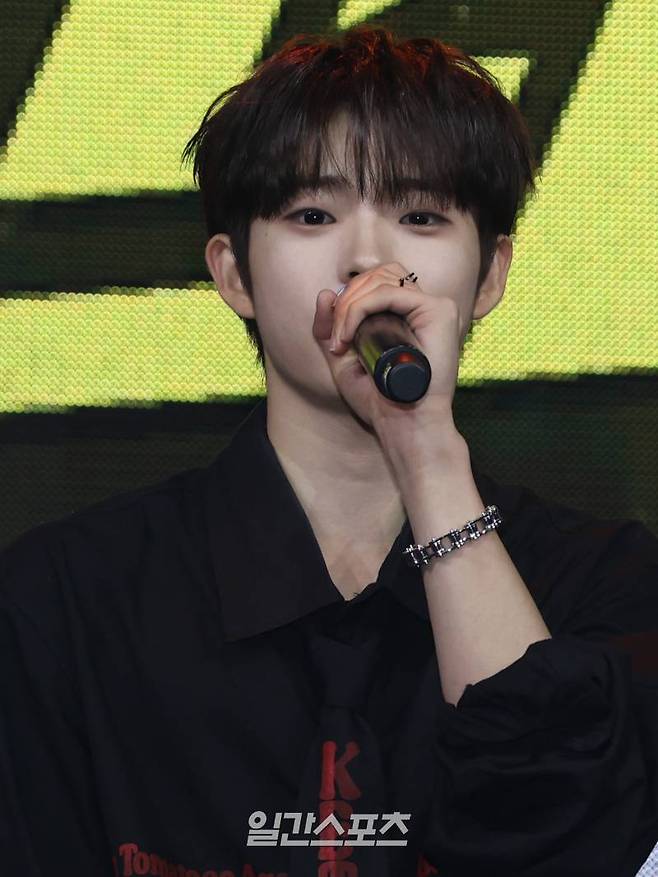 그룹 티아이오티 신예찬이 22일 오후 서울 마포구 신한카드 SOL 페이 스퀘어 라이브홀에서 열린 데뷔앨범 '킥-스타트' 발매 기념 쇼케이스에 참석해 인사말을 하고 있다. 타이틀곡 '락 땡'은 소울 앤 힙합 장르의 곡. 서병수 기자 qudtn@edaily.co.kr /2024.04.22/