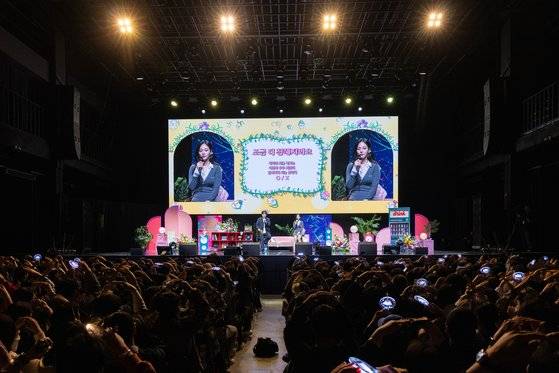 비비는 "20년 후에도 꼭 와달라. 여러분들을 계속 만나기 위해 노력하겠다"며 공연장을 찾아준 팬들에 사랑과 감사를 보냈다. 사진 필굿뮤직