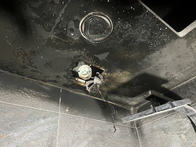 화재가 발생한 원인으로 추정되는 호텔 화장실 환풍구. 김포소방서 제공