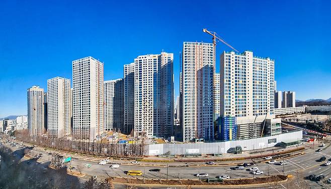 입주권 가격이 급등한 서울 강동구 올림픽파크포레온 전경. [매경DB]