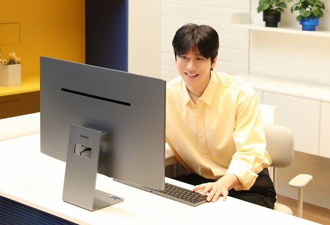 삼성전자가 22일 출시한 일체형PC '삼성 올인원 프로(Pro)'./사진제공=삼성전자