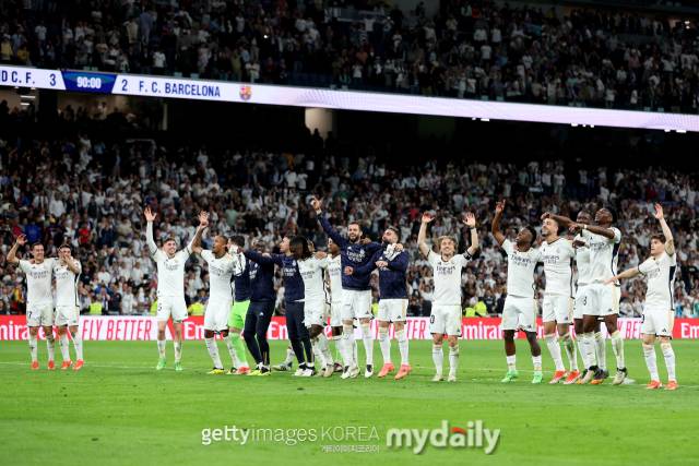 승리 세리머니를 펼치는 레알 마드리드 선수들. /게티이미지코리아