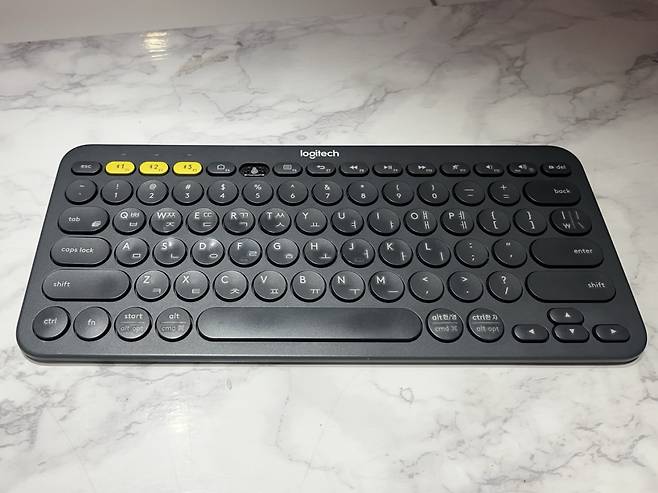 'F5' 키가 빠진 블루투스 키보드. 주소현 기자