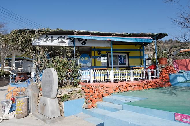 섬을 걷고 난 후의 출출함까지 채워 주는 하화도 식당들