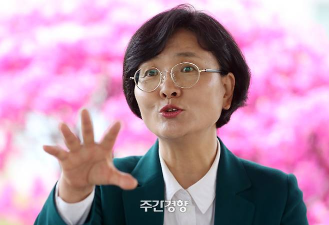 임미애 더불어민주연합 제22대 국회의원 당선인이 4월 15일 국회에서 주간경향과 인터뷰하고 있다. 박민규 선임기자