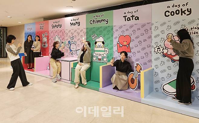 신세계백화점이 인생네컷 with BT21 팝업을 오픈한다. (사진=신세계백화점)