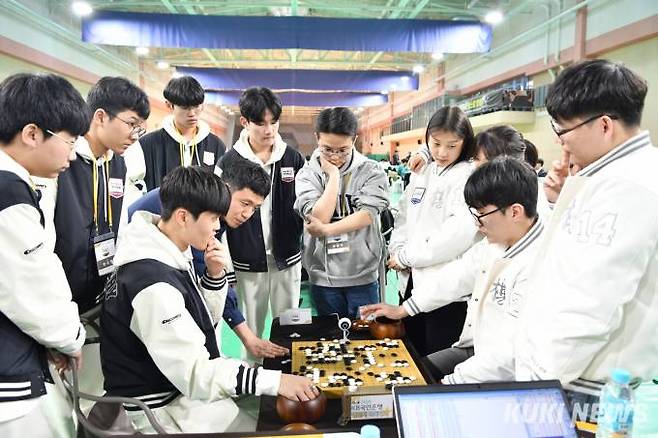 쿼터제 릴레이 대국으로 진행하는 KB국민은행 챌린지 바둑리그. 쿠키뉴스 자료사진