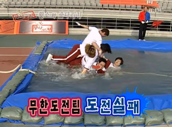 ▲ 무한도전(무모한도전) 1회 황소vs인간 줄다리기편. 2005년 4월23일자. 사진=유튜브 MBCentertainment 갈무리