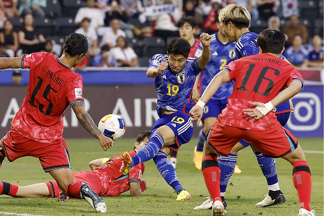 몸으로 슛 막아내는 이재원. 사진(도하, 카타르)=연합뉴스 제공