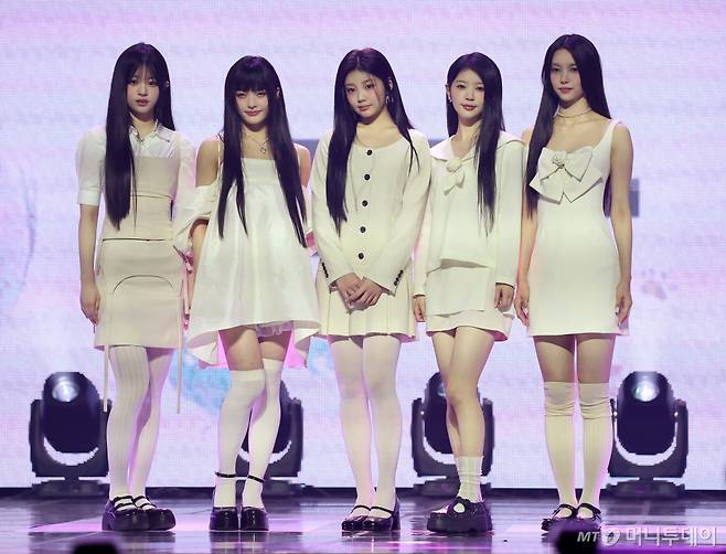 하이브 신인 걸그룹 아일릿(I'LL-IT)의 민주(왼쪽부터), 이로하, 원희, 모카, 윤아 /사진=뉴스1