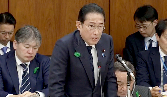 기시다 후미오 일본 총리(가운데)가 17일 중의원 농수산위원회에 참석해 ‘농업기본법 개정안’의 필요성에 대해 설명하고 있다. 일본 총리가 중의원 농수산위원회에 참석한 건 2015년 이후 처음이다. 일본 중의원 누리집