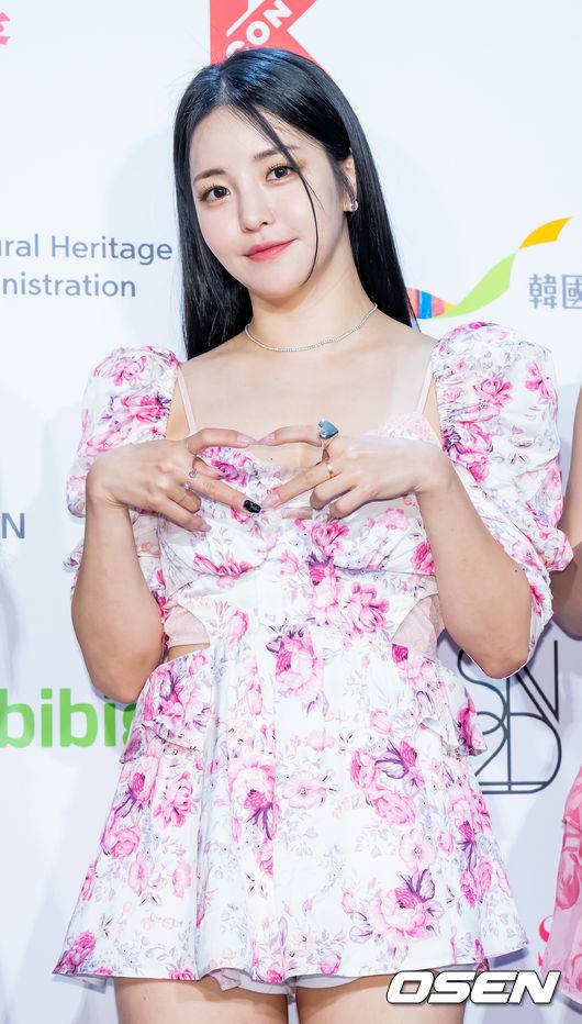 [OSEN=도쿄, 민경훈 기자]그룹 브레이브걸스(BraveGirls)의 유정이 포토월에서 포즈를 취하고 있다. 2022.10.16 /rumi@osen.co.kr