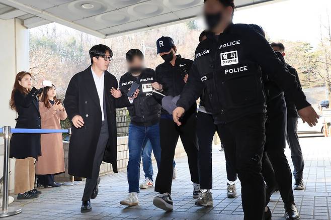 ▲ 은퇴 당시까지만 해도 두산 팬들의 박수를 받기는 충분한 자격을 가지고 있었고 실제 그렇게 은퇴한 오재원이지만, 은퇴 후에는 두산 팬들도 차마 방어를 치지 못할 정도로 구설수에 오르며 경력이 망가지기 시작했다.ⓒ연합뉴스