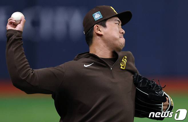 샌디에이고 파드리스 고우석이 미국프로야구(MLB) 공식 개막시리즈를 하루 앞둔 19일 오전 서울 고척스카이돔에서 훈련을 하고 있다. 2024.3.19/뉴스1 ⓒ News1 박정호 기자