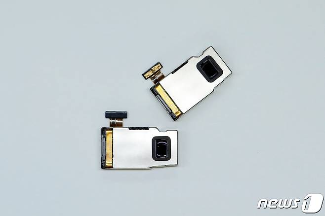 LG이노텍이 개발한 스마트폰용 '고배율 광학식 연속줌 카메라 모듈'.(LG 이노텍 제공)