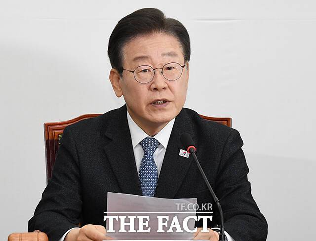 이재명 더불어민주당 대표가 24일 국회에서 열린 최고위원회의에서 21대 국회 안에 '채 상병 특검법'을 처리해야 한다고 거듭 강조했다. /배정한 기자