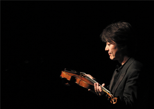 어쿠스틱카페 리더. 일본을 대표하는 뉴에이지 바이올리니스트 겸 작곡가