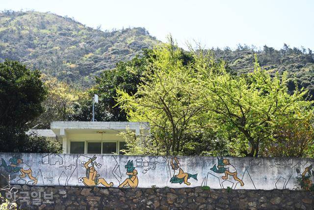 영산도 분교장은 3년 전에 효경 학생이 졸업하며 문을 닫았다.