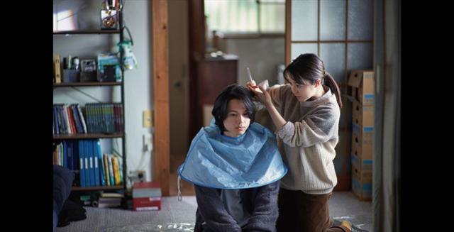 제25회 전주국제영화제 개막작인 일본 영화 ‘새벽의 모든’은 정신적 문제를 지닌 남녀가 사랑을 탐색하는 모습을 그린다. 전주국제영화제 제공