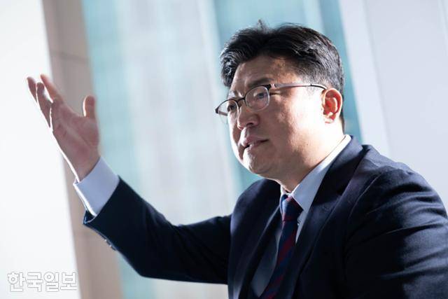 강명구 경북 구미을 당선자는 22일 한국일보와의 인터뷰에서 "총선 패배 원인에 대한 냉철한 진단과 그에 따른 쇄신이 중요하다"면서도 "지금은 단결할 때"라고 말했다. 이한호 기자