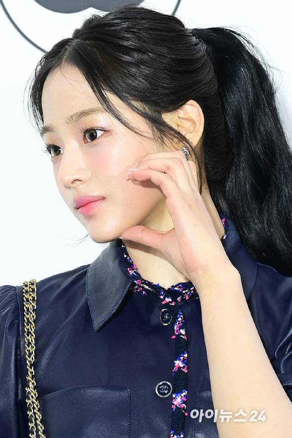 '올리비아 핫세 닮은 미모'  그룹 뉴진스(NewJeans) 민지가 23일 오후 서울 성동구 성수동 인근에서 열린 샤넬 루쥬 알뤼르 팝업 행사에 참석하고 있다. [사진=정소희 기자]