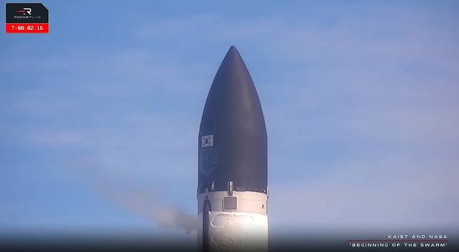 초소형 군집위성 1호기를 탑재한 미국 우주기업 로켓랩의 발사체 '일렉트론'이 한국시간 24일 오전 7시 32분(현지 시각 24일 오전 10시 32분) 뉴질랜드 마히아 발사장에서 발사됐다. 2024.4.24 / 사진=로켓랩 유튜브 캡처