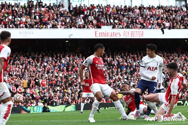 손흥민(오른쪽에서 두 번째). /AFPBBNews=뉴스1