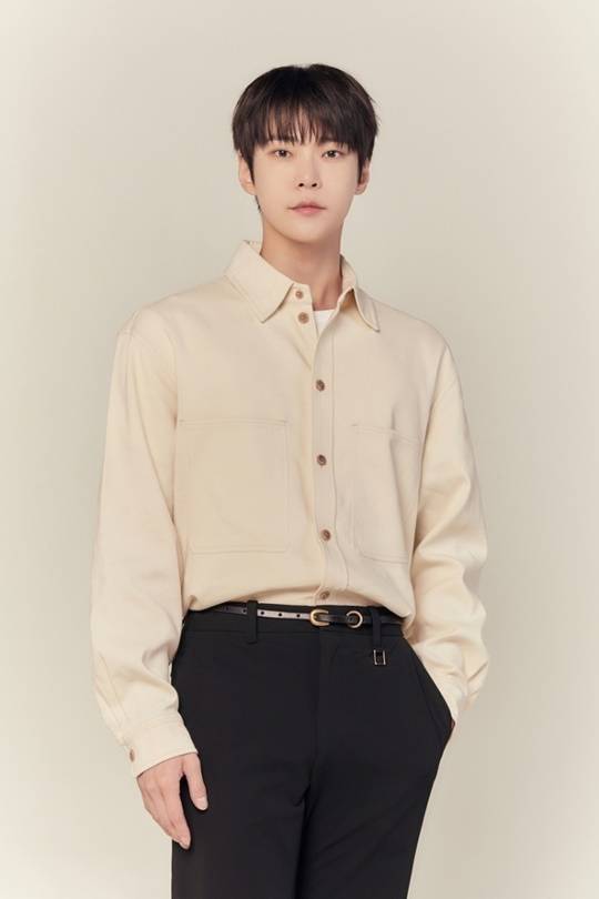 태연과 꼭 한 번 작업을 해보고 싶었다는 도영. 사진lSM엔터테인먼트