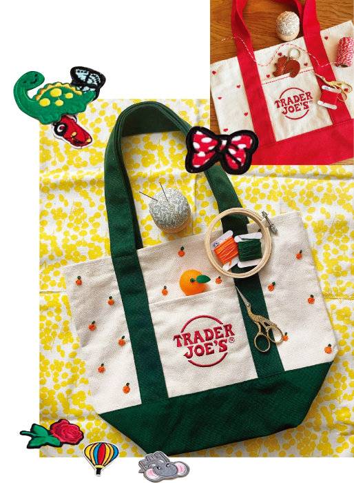 사람들은 저마다 에코백에 꽃이나 과일 등 자수를 놓아서 자신만의 스타일과 취향대로 트꾸(트레이더 조스 가방 꾸미기)를 완성하고 있다.