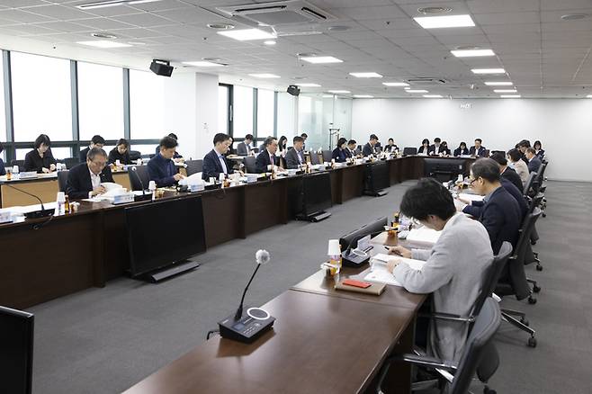 25일 오후 서울 서초구 국제전자센터에서 2024년 제9차 건강보험정책심의위원회가 열리고 있다. 보건복지부 제공
