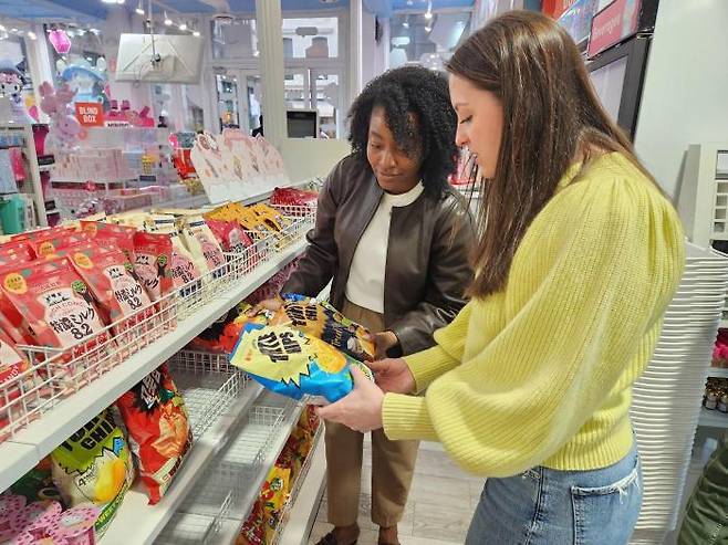 Shoppers pick up Orion Kobuk chips at Miniso, a U.S. discount store chain. Courtesy of Orion